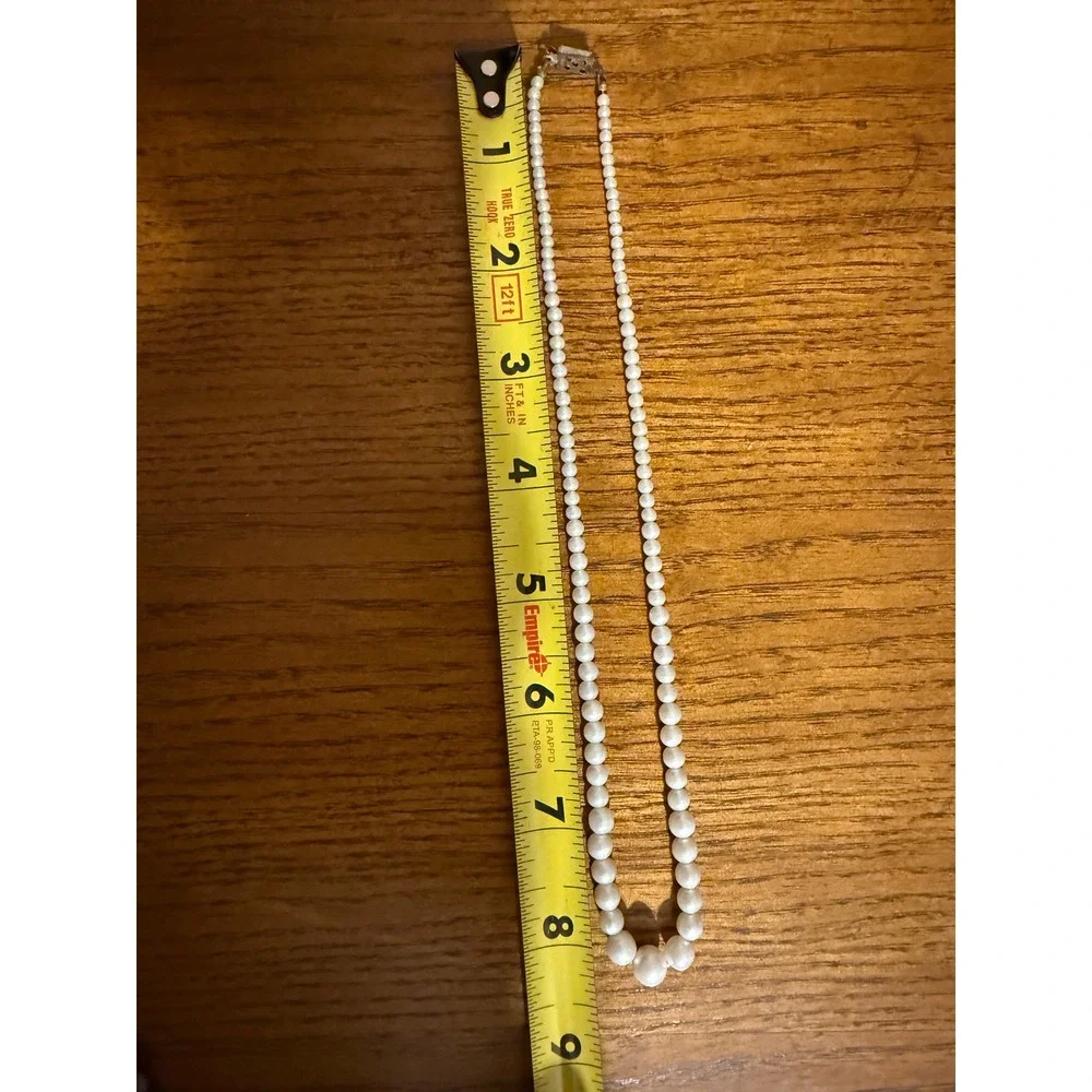 Vintage Graduated Faux Pearl Necklace‎ Cream White Strand Silver Tone Box Clasp
